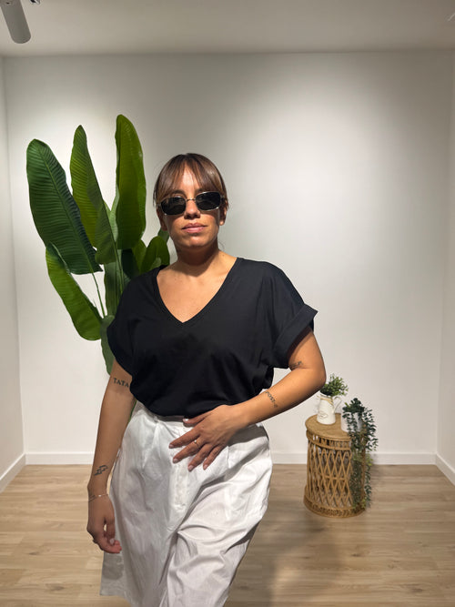 T- shirt in cotone scollo a V