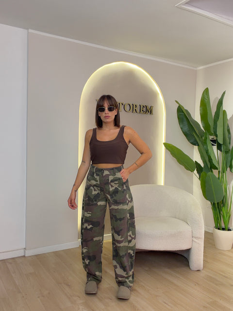 Pantalaccio mimetico con tasconi