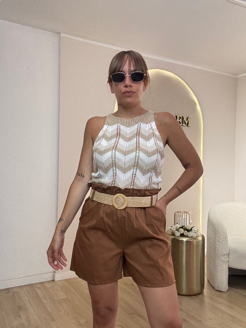 Shorts con cinta in paglia