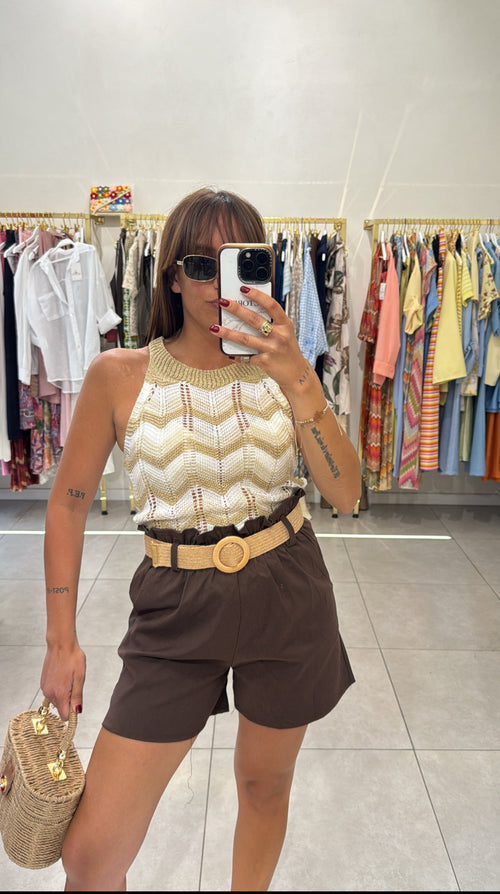 Shorts con cinta in paglia