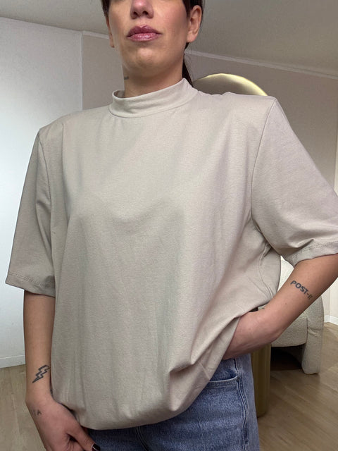 T-shirt over con spallina mezzo collo - Victorem