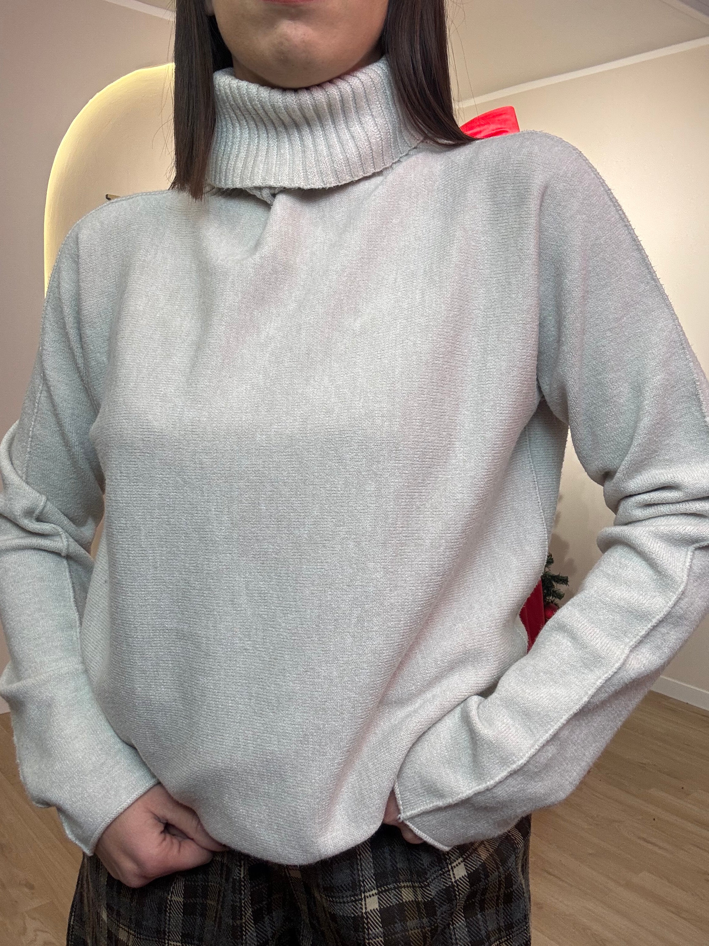 Maglia lana rasata over collo alto