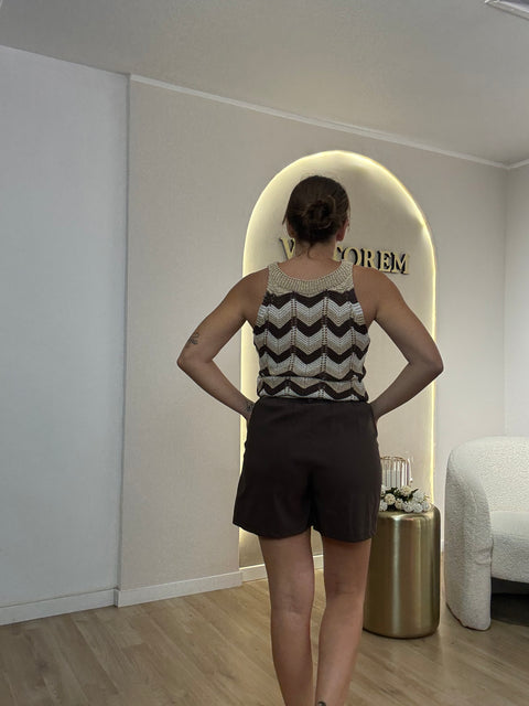 Shorts con cinta in paglia