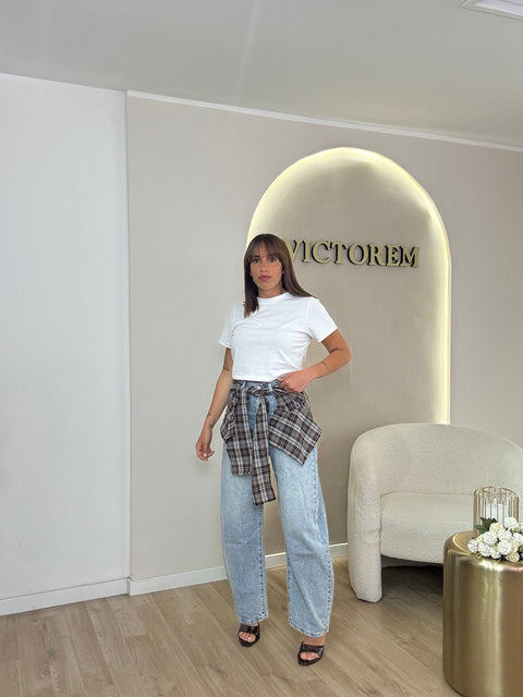 Jeans balloon con finta camicia