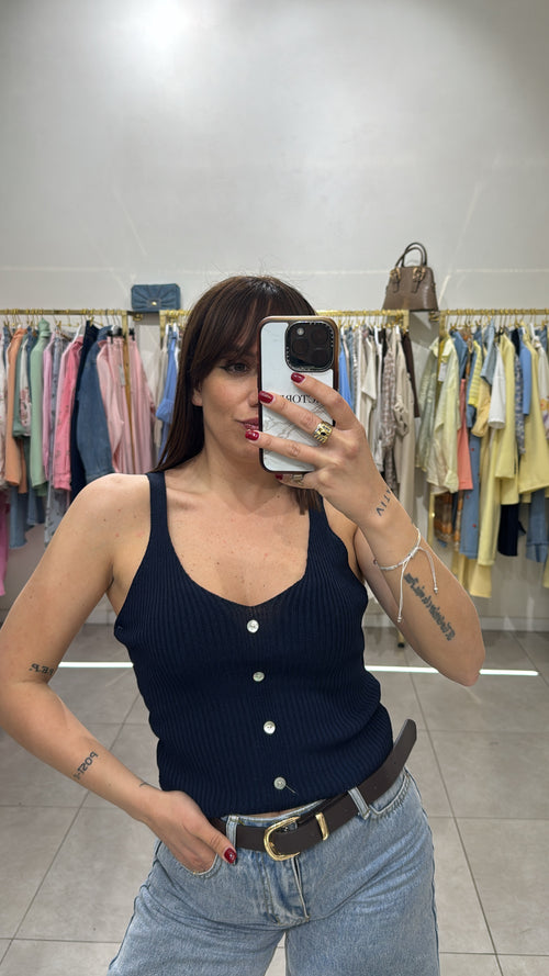 Top con bottoni