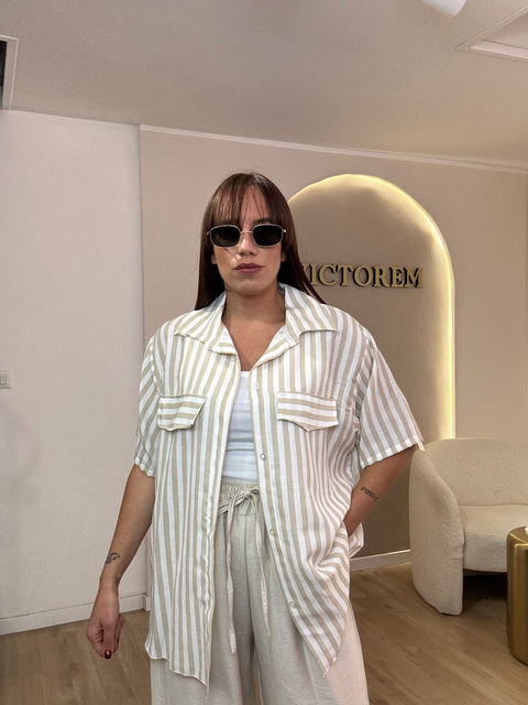 Camicia riga larga mezza manica