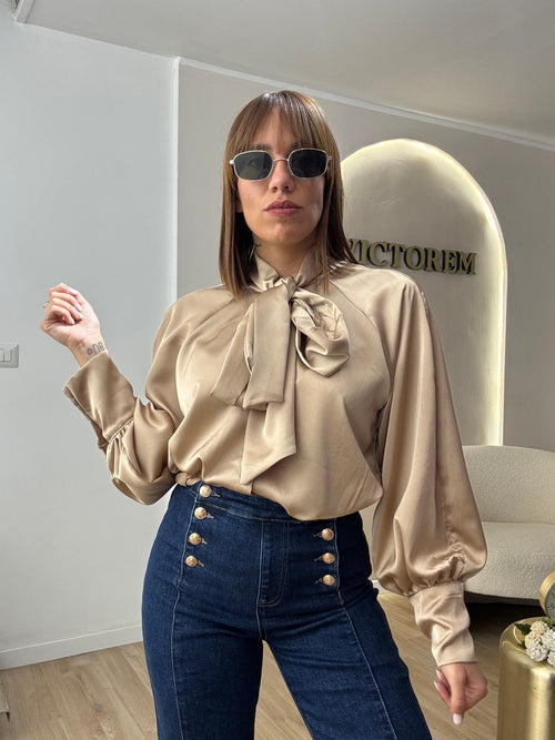 Camicia satenne con fiocco