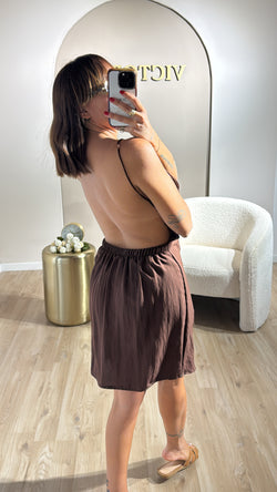 Abito low cost scollato sul retro