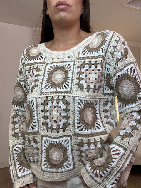 Maglia macramè floreale