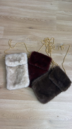 Borsetta in pelliccia con clip