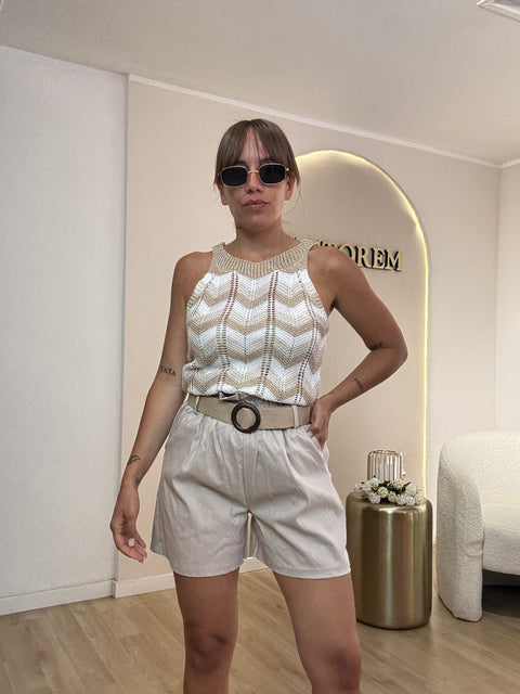 Shorts con cinta in paglia