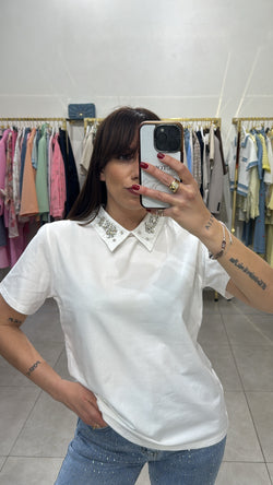 T-shirt colletto strass