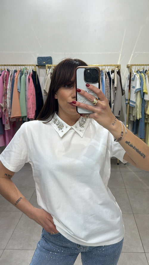 T-shirt colletto strass
