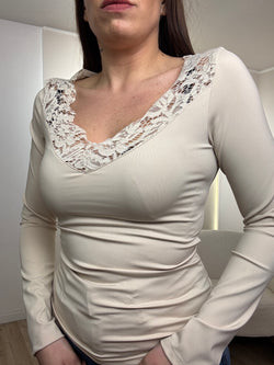 Maglia con profili in pizzo