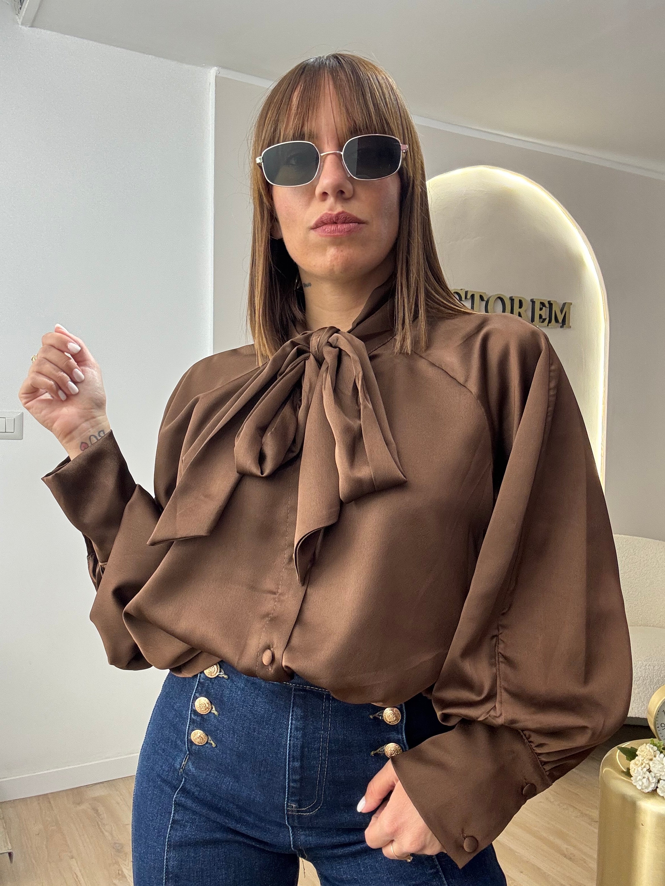 Camicia satenne con fiocco