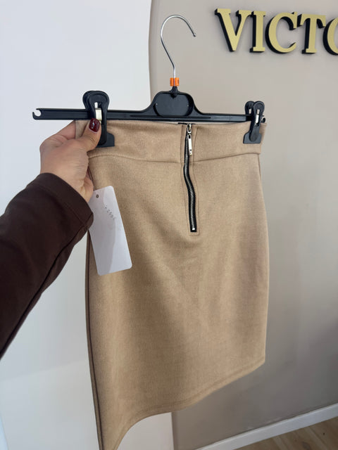 Gonna dainetto con zip sul retro